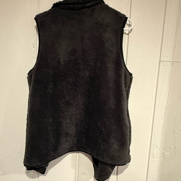 Heritage Charm Black Fleece Vest - Picture 7 of 8